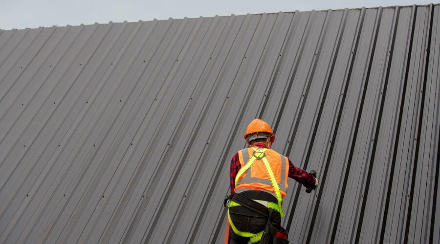 Expert top industrial roofings services in Holly, MI
